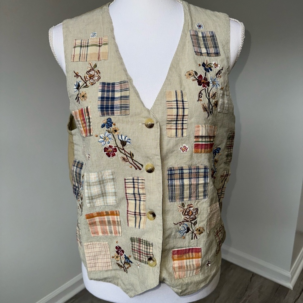 Casey & Max Patchwork Embroidered‎ Vest M Beige Plaid Floral Cottagecore